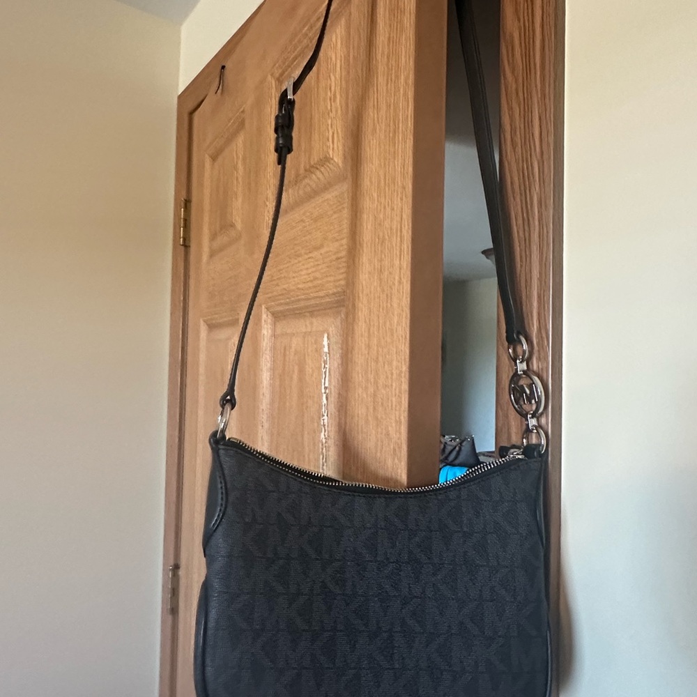 NWOT authentic Michael kors crossbody with adjustable strap